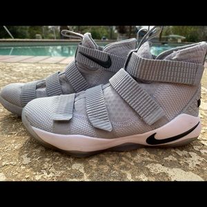 Boys NIKE Lebron James soldiers